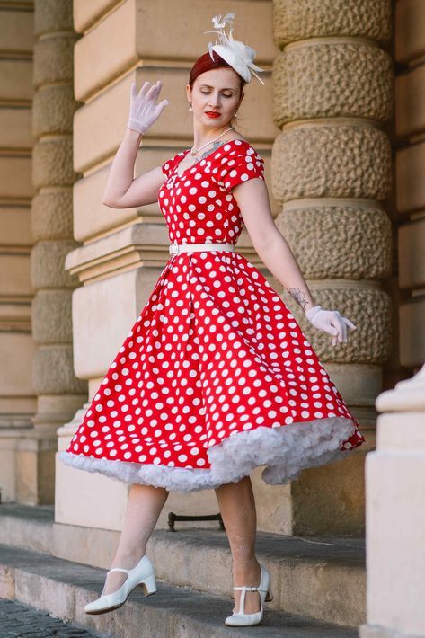 1950s Female Fashion, Outfits From The 50s, 50s Vintage Outfits, Retro Glam Outfit, Polka Dot Kurti Design, Pinup Outfits, Vintage Pinup Photoshoot, 1950 Outfits, Tired After Work