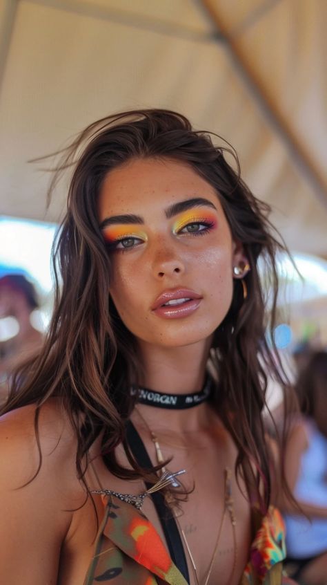 Top 19 Festival Makeup Looks To Turn Up The Glam This Season Rave Easy Makeup, Make Up Looks Concert, Fun Concert Makeup Looks, Trance Party Outfit, Flower Festival Makeup, Festival Hair And Makeup Ideas, Music Festival Eye Makeup, Grunge Festival Makeup, Rave Grunge Outfits