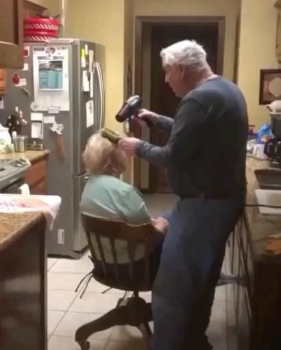 Funny Old Couples, Old Couple In Love, Cute Old Couples, Vieux Couples, People Video, Old Couple, Cute Romance, People Videos, Old Couples