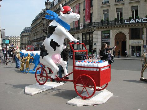 Street Sculpture, Basement Games, Cow Parade, Animal Parade, Milk Shop, Cow Art, Domain Hosting, Animal Statues, Cute Cows