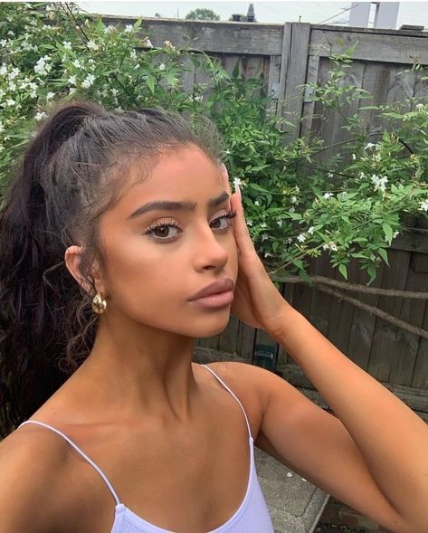 Brown Girl, Grunge Hair, Pretty Makeup, Aesthetic Hair, Pretty Face, Hair Goals, Hair Looks, Beautiful Face, Hair Inspo