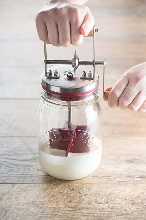 Butter Churner, Butter Churn, Casa Retro, Churning Butter, Homemade Butter, Cool Kitchen Gadgets, Kitchen Items, Kitchen Stuff, Rustic Kitchen