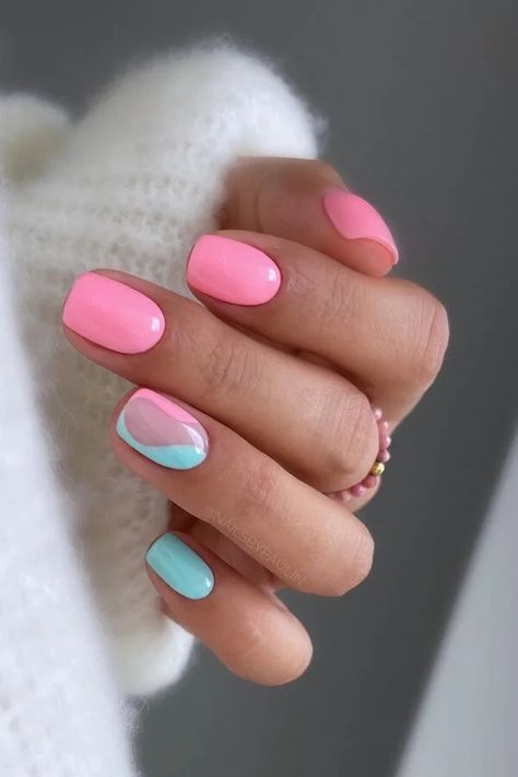 From pastel shades to intricate nail art, find the best short spring nail designs to elevate your manicure game. Pink Blue Nails, Manikur Kuku, Spring Break Nails, Broken Nails, Cute Spring Nails, Short Square Nails, Cute Summer Nails, Cute Gel Nails, Nagel Inspo