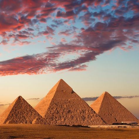 Sunset at the Pyramids, Giza, Cairo, Egypt Khufu Pyramid, Great Pyramid Of Khufu, The Pyramids Of Giza, Giza Plateau, Central Park Manhattan, Pyramids Egypt, Ancient Pyramids, Egypt Tattoo, Istoria Artei