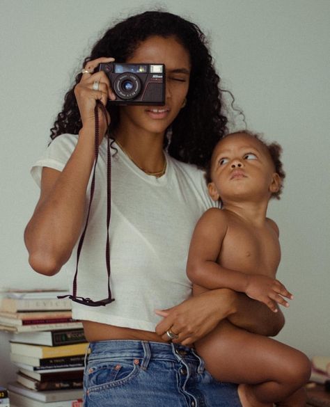 Black Motherhood, Moms Goals, Mommy Goals, Pelo Afro, Black Femininity, Black Mother, Mommy Daughter, Black Moms, Future Mom