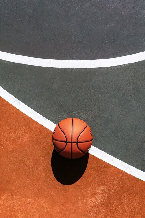 Free online photo editing with hundreds of effects and animations. Basketball Iphone Wallpaper, Backyard Basketball, Photowall Ideas, Foto Sport, Jessica Day, Bola Basket, Basketball Ball, Basketball Wallpaper, Sport Art