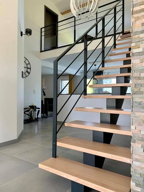 27 top idées d'escaliers modernes en tendance Industrial Stairs, Staircase Design Modern, Staircase Railing Design, Stair Design, Stairs Design Interior, Escalier Design, Stair Railing Design, Stairway Design, Stairs Design Modern