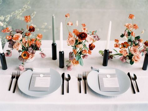 Modern Minimalist Wedding Ideas at the Modern Art Museum of Fort Worth | Dallas Wedding Inspiration | Gallery | Item 53 Minimalist Wedding Ideas, Night Editorial, Modern Art Museum, Art Museum Wedding, Art Gallery Wedding, Minimalist Wedding Decor, Japanese Minimalism, Modern Minimalist Wedding, Museum Wedding