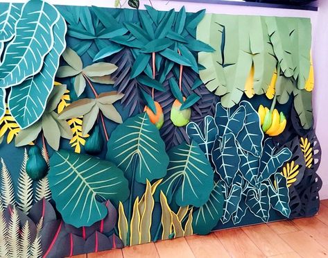 Paper sculptures by Mlle Hipolyte, a  French paper designer and illustrator from Toulouse. Instagram & shop Follow The Only... Diy Paper Butterfly, Dinosaur Birthday Party Decorations, Jungle Flowers, Diy Photo Backdrop, Feather Diy, Paper Feathers, Paper Plants, Paper Butterflies, Diy Backdrop