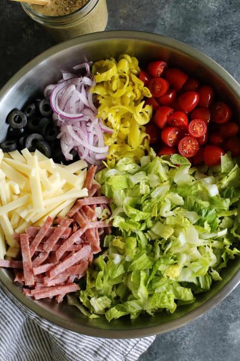 Italian Chopped Salad from afarmgirlsdabbles.com - an Italian salad loaded with fresh goodness, plus salami, provolone, pepperoncini, and olives. It's light, yet hearty, and extra flavorful with a zippy Italian vinaigrette! #salad #italian #chopped #lettuce #tomatoes #onion #salami #provolone #pepperoncini #olives Italian Vinaigrette, Italian Salad Recipes, Salad Buah, Italian Chopped Salad, Resep Salad, Salad Pasta, Best Salad Recipes, Italian Salad, Noodle Salad