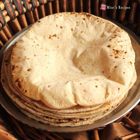 Roti, Chapati, Phulka Easy Roti Recipe, Easy Roti, Homemade Chapati, Soft Roti, Chapati Recipe, Indian Bread Recipes, Veg Momos, Chapati Recipes, Maharashtrian Recipes