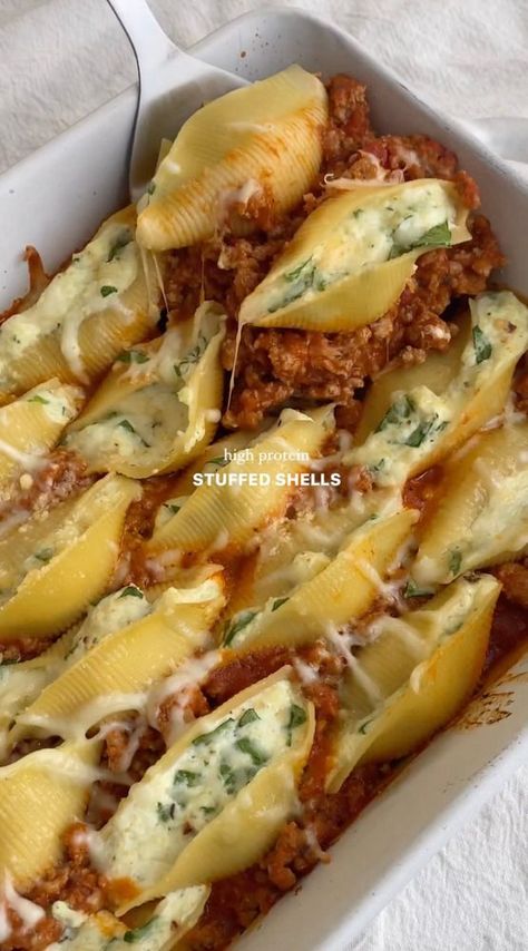 Simple to make and it’s definitely going into our monthly meal rotation! Stuffed Shells Protein, Beef High Protein Meals, Protein Stuffed Shells, Healthy Easy Protein Meals, High Protein Beef Meals, Italian Protein Recipes, Protein Breakfast Recipes Meal Prep, Meals For Football Players, High Protein Italian Recipes