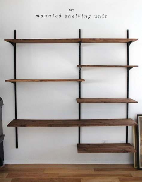 Diy Bookshelf Plans, Wall Mounted Shelving, Koti Diy, Bookshelf Plans, Diy Wand, Decor Ikea, Diy Casa, Plant Shelf, Bookshelves Diy