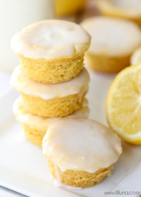 Recipe; Lemon Blossoms - a delicious bite-size lemon treat with homemade glaze on top. SO addicting and yummy! Pie, Easy Lemon Icebox Pie, Homemade Glaze, Lemon Treats, Lil Luna, Lemon Blossoms, Nice Recipes, Lemon Dessert Recipes, Bite Size Desserts