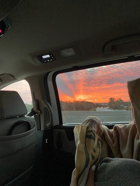 Christmas Road Trip Aesthetic, Insta Photo Ideas Road Trip, Road Trip Pics Ideas, Road Trip Selfies, Road Trip Vibes Aesthetic, Road Trip Asthetics Photos, Trip Planning Aesthetic, Car Trip Photo Ideas, Road Trip Photos In Car