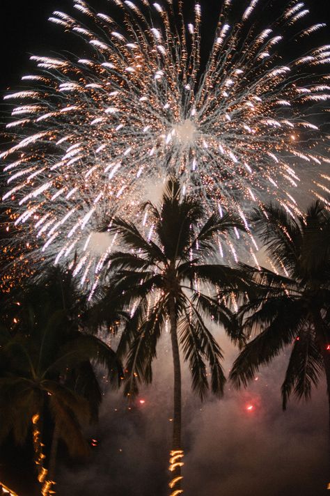 Firework Show at Destination Wedding  Photography: Carrie King Photographer Read More: http://www.insideweddings.com/weddings/neutral-tropical-fall-destination-wedding-on-the-beach-in-mexico/1055/ Nature, Mexico, Beach Wedding Fireworks, Fireworks At The Beach, Fireworks Beach, Fireworks On The Beach, Beach Fireworks, Fall Destination Wedding, Fireworks Wedding