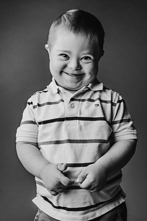 Photographer Shines Spotlight on Kids and Adults with Down Syndrome in 'Believe With Me' Series Down's Syndrome Photography, Neurodivergent Photography, Down's Syndrome Art, Kids With Disabilities, Downs Syndrome, Kids Fever, Persons With Disabilities, Spotlight Stories, Kids Laughing