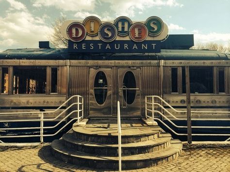 Abandoned Comet Diner – Hartford, Connecticut - Atlas Obscura  http://www.atlasobscura.com/places/abandoned-comet-diner Abandoned Amusement Parks, Abandoned Diner, Epic Photography, Diner Restaurant, Old Abandoned Buildings, Vintage Diner, Creepy Houses, The Comet, Hartford Connecticut