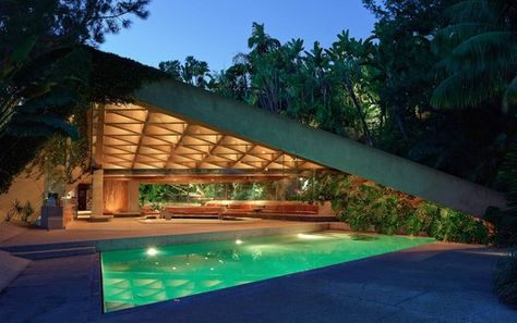 How Swimming Pools Evolved into a Modern Status Symbol | ArchDaily Luis Barragan, John Lautner, Le Corbusier, James Goldstein House, James Goldstein, Farnsworth House, Case Study Houses, Richard Neutra, Mcm House