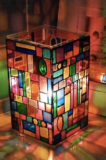 Recycled Crafts, Arts And Crafts For Adults, Crafts For Seniors, Inspire Me Home Decor, Faux Stained Glass, Mosaic Projects, Craft Night, Crafts Hacks, Stained Glass Mosaic