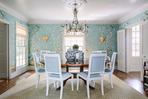 Chinoiserie Wallpaper Dining Room, Chinoiserie Dining Room, Wallpaper Dining Room, Wallpaper Dining, Simple Window Treatments, Modern Luxury Interior, Vintage Apartment, Chicago Design, Chinoiserie Wallpaper