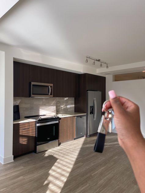 New apartment Luxury Apartment Black Women, House Keys Black Woman, New Home Aesthetic Black Women, Black Women New Apartment, Condo Keys Aesthetic, First Apartment Goals Keys, New Apartment Aesthetic Keys Black Woman, Atlanta Condo Luxury, New Home Black Woman