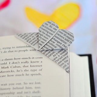 Origami Bookmark Corner, Marque Page Origami, Bookmark Diy, Origami Tutorial Easy, Origami Bookmarks, Book Marker, Tutorial Origami, Heart Bookmark, Origami Bookmark