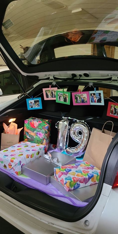 Small Surprise Birthday Ideas, 19 Birthday Surprise, Balloon Birthday Surprise, Surprise Birthday Ideas For Best Friend Decorations, Cute Surprise For Girlfriend, Trunk Birthday Surprise Ideas, Boyfriend Balloon Surprise, Birthday Surprise Gift For Husband, Small Birthday Gift Ideas For Him