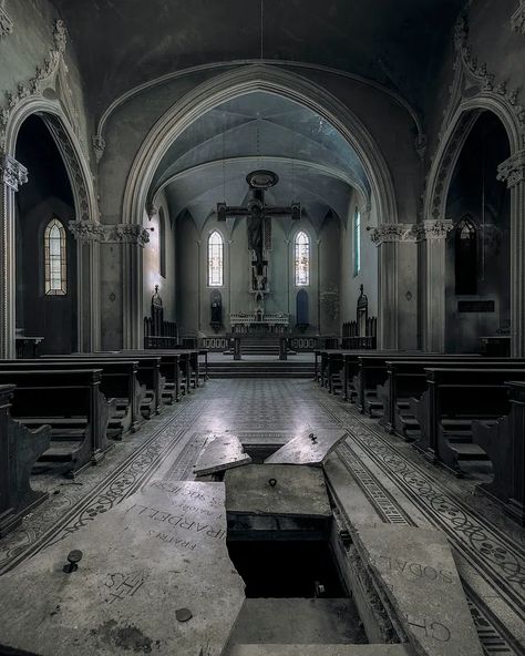 Confessions of an Urban Explorer — Abandoned Churches of Italy | by Abandoned Nordic | Medium Abandoned Churches, Beautiful Abandoned Places, Church Aesthetic, Church Backgrounds, Abandoned Asylums, Gothic Buildings, Abandoned Church, Urban Explorer, Gothic Church