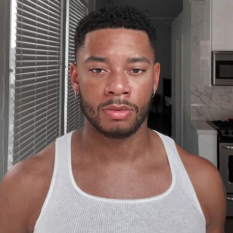 Short Hairstyles For Oval Faces, Beard Styles For Black Men, Skin Reference, Black Man Haircut Fade, Beard Shape, Taper Fade Short Hair, Black Men Beard Styles, Beard Fashion, Men Beards