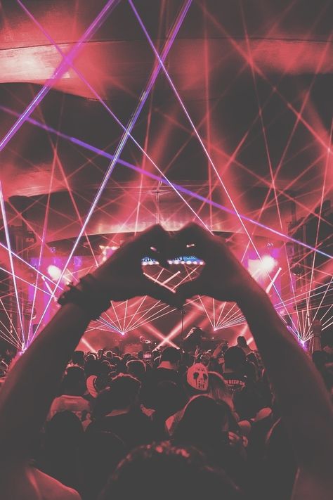 Rave Aesthetic Wallpaper, Rave Pictures, Edm Aesthetic, Rave Photography, Music Festival Aesthetic, Techno Dance, Edm Concert, Rave Aesthetic, Rave Concert