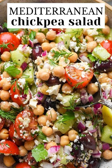 In this Mediterranean chickpea salad recipe, chickpeas, tomatoes, feta and fresh herbs are tossed in a delicious homemade dressing for healthy salad rich in fiber and protein. Recipe Chickpeas, Garbanzo Bean Recipes, Mediterranean Salad Recipe, Chickpea Salad Recipe, Greek Chickpea Salad, Mediterranean Chickpea, Pea Salad Recipes, Feta Salad Recipe, Mediterranean Diet Recipes Dinners