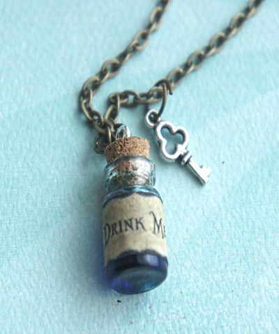 "drink me" potion necklace Drink Me Potion, Potion Necklace, Coffee Necklace, Bronze Chain Necklace, Alice Costume, Alice In Wonderland Costume, Wonderland Costumes, Bottle Pendant, Bottle Jewelry