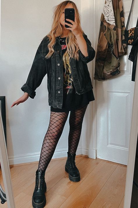 Edgy Jumpsuit Outfit, Doc Outfits Summer, 2023 Emo Outfits, All Black Rock Outfit, Green Boot Outfit Ideas, Summer Rock Aesthetic, Curvy Party Outfit Night, 90s Grunge Party Outfit, Elder Emo Concert Outfit