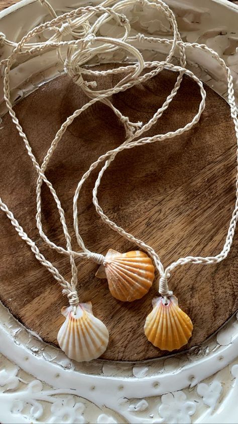 Seashell Necklace Diy, Shell Necklace Diy, Seashell Necklaces, Seashell Jewelry Diy, Necklaces Diy, Sea Shells Diy, Shells Diy, Seashell Projects, Beachy Jewelry