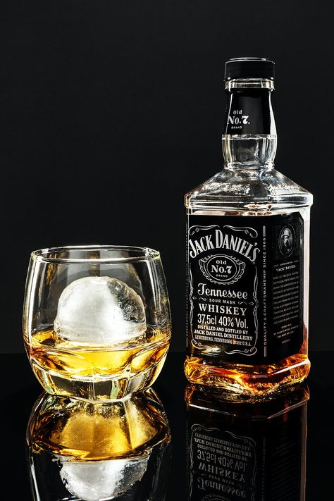 Jack Daniel's whisky bottle. JANUARY 29, 2020 - BANGKOK, THAILAND | free image by rawpixel.com / Teddy Essen, Jack Daniels Gift Set, Jack Daniels Gifts, Whisky Jack, Whiskey Ice Cubes, Glass Whiskey Decanter, Whiskey Bottles, Jack Daniels Bottle, Paint And Drink