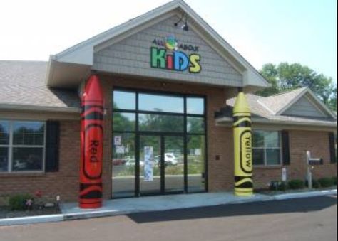 A child care building Montessori, Preschool Building Design, Daycare Center Ideas Buildings, Daycare Floor Plans, Daycare Building, Daycare Center Ideas, Kindergarten Entrance, School Building Plans, Outdoor Kindergarten