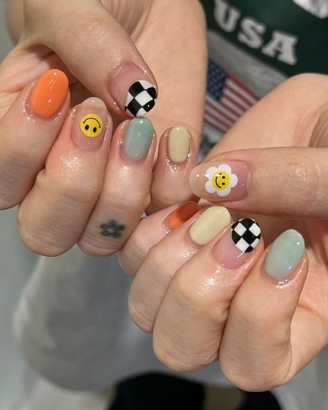 Summer 2022 Nails Inspo 2022062669 - 70 Best Summer 2022 Nails Inspo You Need to Try Nail Inspo 2022, Membentuk Alis, Minimal Nails Art, Hello Nails, Hippie Nails, Simple Gel Nails, Minimal Nails, Casual Nails, Pretty Gel Nails