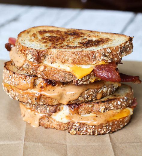 13 Utterly Genius Gourmet Sandwich Recipes - Thrillist Essen, Tamarindo, Gourmet Sandwich Recipes, Gourmet Sandwiches Recipes, Cheddar Grilled Cheese, Gourmet Grilled Cheese, Classic Grilled Cheese, Cheese Sandwich Recipes, Bacon Sandwich