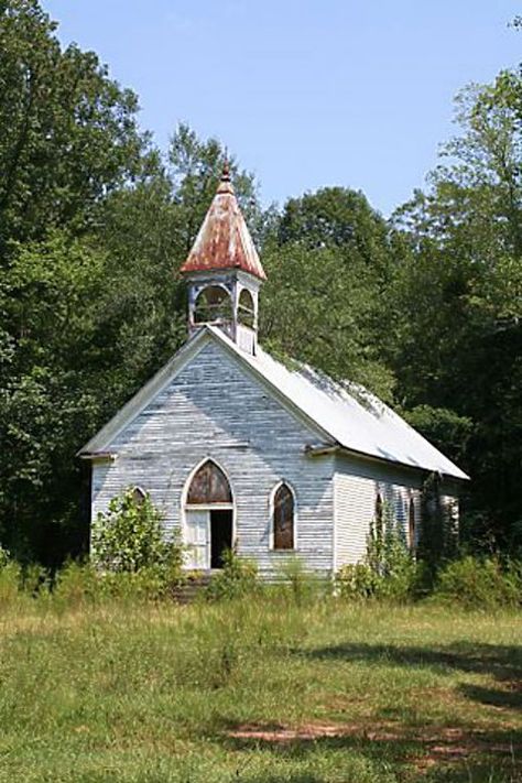 Church Architecture, Abandoned Churches, Old Country Churches, Church Pictures, Country Church, Old Churches, Old Farm Houses, Church Building, Take A Photo