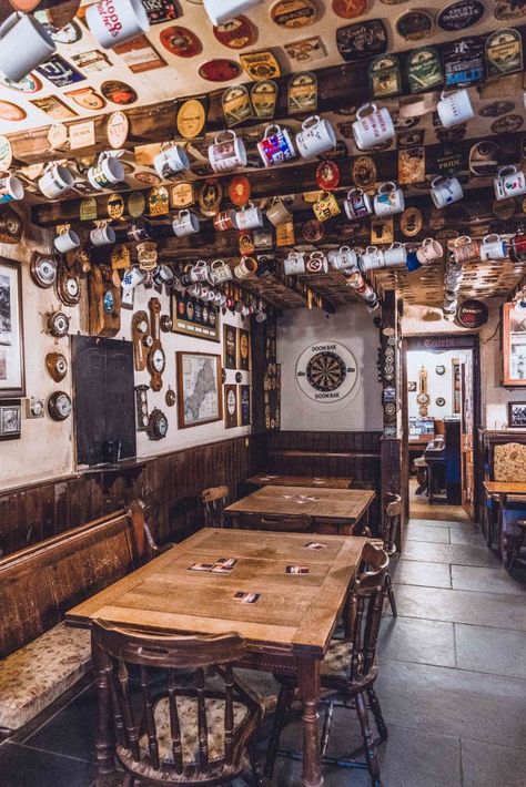 Retail Cafe Design, British Pubs Interior, Irish Snug Bar, Old Pub Interior, Old Pub Interior Ideas, Old English Pub Interior, Pub Ideas Design, Old Pub Aesthetic, Irish Bar Ideas Pub Design