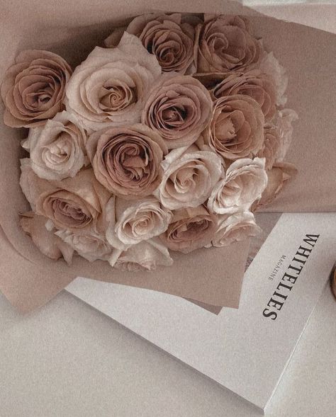 Cream And Pink Aesthetic, Nude Pink Aesthetic, Cream Beige Aesthetic, App Ikon, Rose Gold Aesthetic, Pastel Nails Designs, Rose Gold Wallpaper, Aesthetic Roses, Vintage Flowers Wallpaper