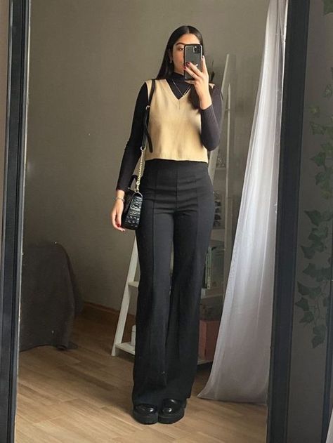 Modest Outfits With Pants, Red Business Outfit, Curvy Work Outfits, Business Casual Curvy, All Black Business Casual Outfits, Professional Outfits Women, Chique Outfits, Business Casual Outfits For Work, Stylish Work Attire