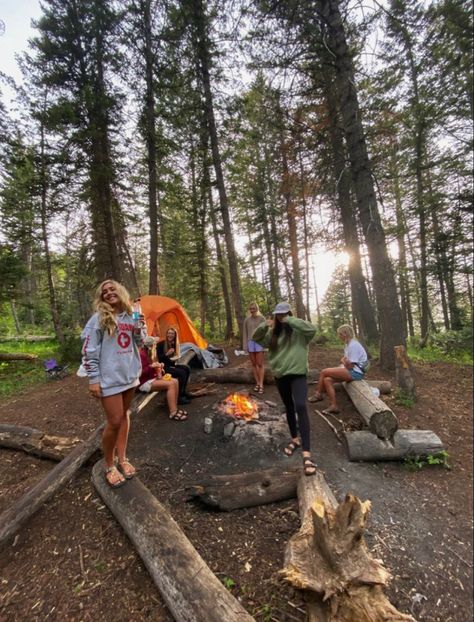 Hippy Summer Aesthetic, Hiking Out West, Young Adult Aesthetic, Summer Roadtrip Aesthetic, Southern Summer Aesthetic, Roadtrip Ideas, Wanderlust Aesthetic, Lev Livet, Camping Aesthetic