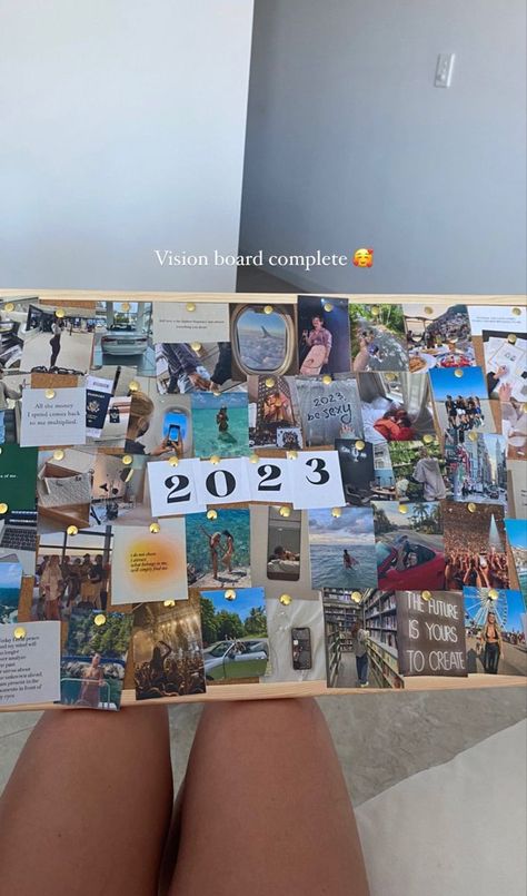 Mood Board Bulletin Board, Paper Vision Board, Valentines Bulletin Boards, Vision Board Study, Aesthetic Travel Pictures, Vision Board Project, Happy List, Creative Vision Boards, Vision Board Diy