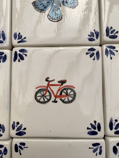 bicycle tile Diy Tile Wall Art, Ceramic Tile Design, Folk Art Pottery, Cute Tiles, Funky Tiles, Ceramic Tile Painting, Small Square Tiles, Tiles Painting, Fun Tile