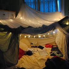 Build blanket forts & sleep in them all night. Bedroom Fort, Cool Forts, Sleepover Room, Blanket Fort, Build A Fort, Cute Date Ideas, Bunk Bed Designs, Fun Sleepover Ideas, Pillow Fort