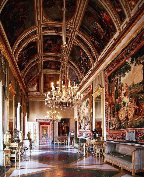 @av_interior_architect on Instagram: “Royal Palace of Naples, Italy. 17th Century. 🇮🇹 Architectural style: Italian Baroque, Neo-Classical Architects: Luigi Vanvitelli, Domenico…” Royal Palace Of Naples, Italian Baroque Architecture, Appalachian Horror, Baroque Interior Design, Neo Classical Architecture, Baroque Interior, Italian Castle, Globe Theatre, Interior Design History