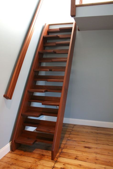 Scale Loft, Small Space Staircase, Loft Staircase, Stair Ladder, Diy Space Saving, Tiny House Stairs, Attic Stairs, Loft Stairs, Loft Ladder