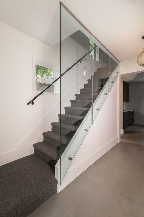 Modern glass railing and wall idea with masculine wall to wall carpeted stair treads. Staircase Partition, Modern Glass Railing, Glass Staircase Railing, Glass Partition Designs, Glass Railing Stairs, Carpet Staircase, Modern Railing, Modern Stair Railing, Staircase Railing Design